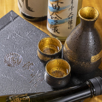 料理にぴったりのお酒を豊富にご用意!厳選された地酒も充実。料理とお酒のご相談もお気軽にどうぞ。