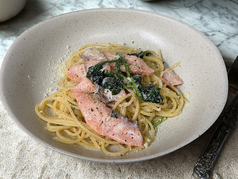 サーモンと法蓮草のクリームソース