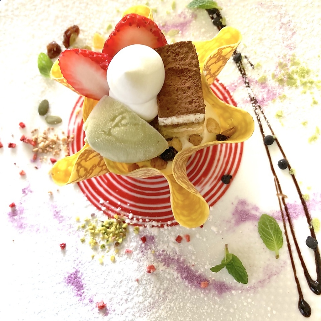 立体のクレープパフェ