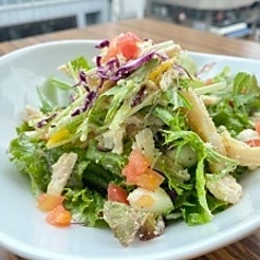 蒸し鶏とモッツァレラのシーザーサラダ