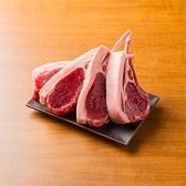 《ラム肉のここがすごい！》不飽和脂肪酸が多い！ラム肉には良い油とされる不飽和脂肪酸が多く含まれており、動脈硬化や血栓予防、血圧を下げる、悪玉コレステロールを減らす作用があるといわれています。