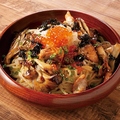 料理メニュー写真&nbsp;秋鮭と舞茸の明太子スパゲッティ いくら添え