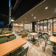 【テラス席完備】ビアガーデンのようにテラス席での飲み会も可能♪宴会やプライベートでのご利用にも◎