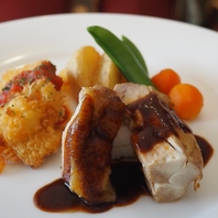 【ランチ】お好みのメイン料理＆彩り前菜バイキング！