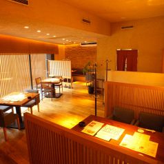 間接照明の落ち着いた店内に癒されて