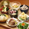 京都で修行をした料理人がお野菜を自慢のお出汁で醸す「おばんざい」と「出汁巻き玉子」が当店の看板メニューです！