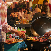 アンティークや内装にこだわり、温かみ溢れる照明で照らされた店内。少人数様や中規模人数様向の半個室席もご用意しておりますので、他のお客様を気にすることなくご宴会をお楽しみいただけます。