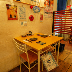 大切な人との時間を過ごせる2名席も完備しております。