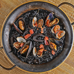 【パエリア】イカ墨×イカリング×ムール貝×アサリ