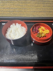 御飯 (赤だし・香の物)