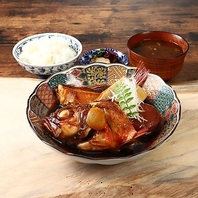 ◆お昼は豪華な日替わり定食を楽しんで◆