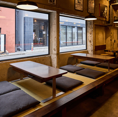 小上がり畳席。 4名席×2卓繋げて8名様でご利用も可能※ちょっと窮屈になるのでご了承ください。秋葉原/岩本町/裏秋葉原/居酒屋/バル/創作料理/和食/貸切/女子会/デート/宴会/歓送迎会/誕生日/記念日/ディナー/一人飲み