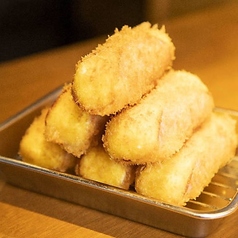 揚げたてサクサクのハムカツが大人気！！の写真