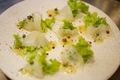 料理メニュー写真 宮城石巻の神経締めの鮮魚のカルパッチョ