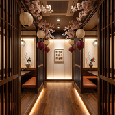 落ち着いた雰囲気の店内はデートにもおすすめ。ゆったりと食事やお酒を楽しみながら、二人の時間を過ごせます。牛タンや海鮮料理など会話も弾むメニューをご用意しているので、気軽な食事から特別な日のディナーまで幅広くご利用いただけます。