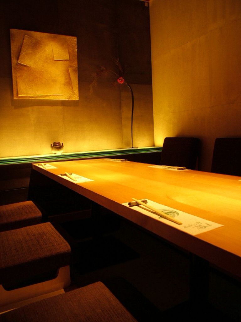 【雪】最大10名様OKの個室は掘りごたつ。ゆったり足を伸ばしてくつろいでいただけます。