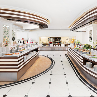 宝塚ホテル ビュッフェ&カフェレストラン アンサンブルの雰囲気1