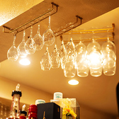 カクテル用シェーカー&リキュール各種 本格的なカクテル作りに対応するため、シェーカーや豊富なリキュールを常備。女子会や飲み放題コース利用時にも幅広いリクエストに応えられます。