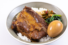 スペアリブの醤油煮込み丼