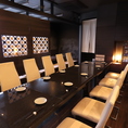 6～10名様に最適なテーブル席もございます。高級感あるテーブルで、ゆったりとお食事をお楽しみいただけます。少人数の飲み会やお友達同士にぜひご利用ください。