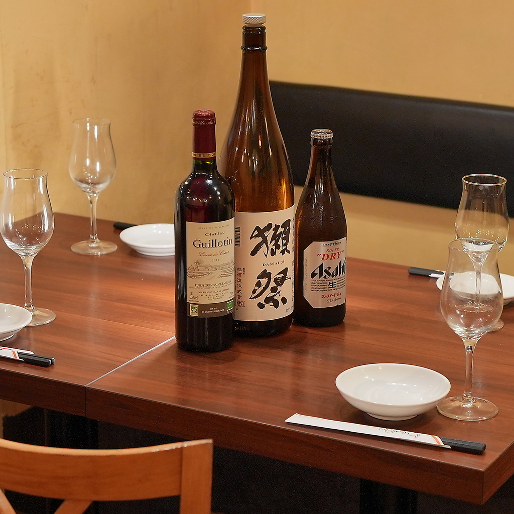 当店の中華居酒屋では、多彩なお酒と共に本格中華を存分に味わえます。心ゆくまでお楽しみください。