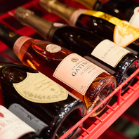 一流ソムリエが厳選したワインを筆頭に銘酒が勢ぞろい