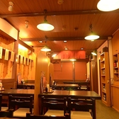 2Fフロアは貸切利用が可能です！最大50名様まで収容できる広々とした空間は、会社宴会や打ち上げ、忘新年会といった大人数での集まりに最適◎周りを気にせず、仲間内だけで賑やかな時間をお過ごしいただけます♪