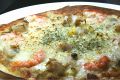 料理メニュー写真 海老とホタテの和風ピザ