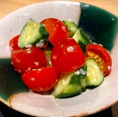 トマトときゅうりの塩麹和え