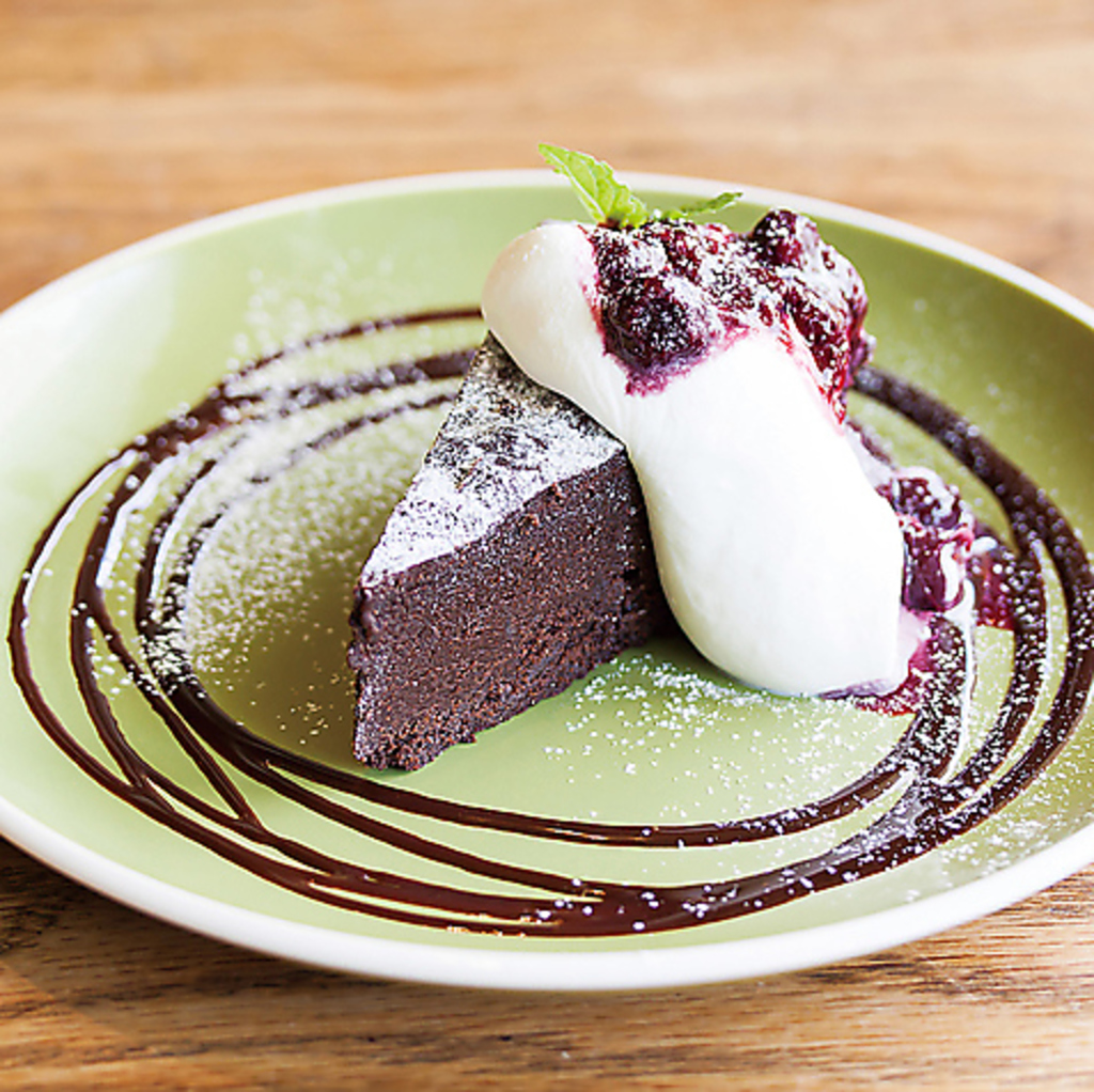 西宮北口 阪急西宮ガーデン ピザ イタリアン ランチ 飲み放題 女子会 誕生日 個室 デザート ケーキ