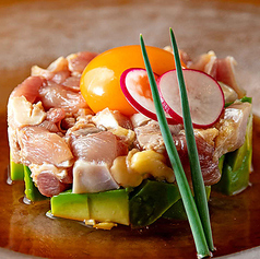 ももたたきとアボカドのユッケ