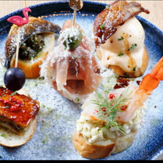 出来立てを楽しむ！季節替わりの創作ピンチョスは必食！の写真