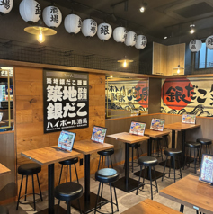 店内は広々テーブル32席