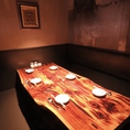 伊勢神宮の御神木【御山杉】の1枚板からつくられたテーブル。ちょっとしたパワースポットです。