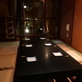7名様～10名様でのご利用に最適なお座敷席。個室料として1組あたり個室料を頂戴しております。・個室貸切2部屋)5,000円になります。 ※団体様でご利用の際は、テーブルを連結せずにご案内しております。ご理解のほどよろしくお願いいたします。