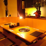 最高級の黒毛和牛がお手頃価格で食べられる「まつおか」。宴会に最適なお座敷席も完備しております。