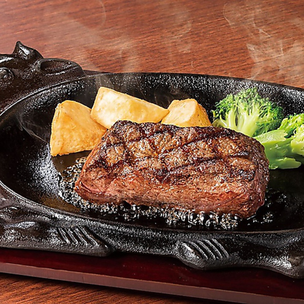 1頭の牛から約1%しか取れない希少部位。噛みしめるほど旨味あふれるステーキです♪