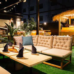 SNS映え間違いなし！難波の夜景が一望できるテラスです♪