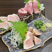 各種ご宴会や大切なご接待、ご会食に最適な飲み放題付きコースを5,000円(税込)からご用意しております。前菜から〆のお食事までこだわり抜いたコースには、薩摩知覧鷄の鳥刺しや信玄鶏の串焼きなど、当店の人気メニューが勢揃い!質の高いお料理とお酒で、記憶に残る宴を演出します。