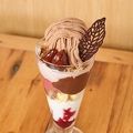 料理メニュー写真 渋皮栗とカシスのモンブランパフェ