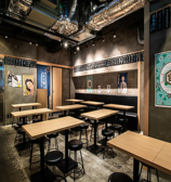 【銀座エリアでのご宴会なら】店内には全60席のお席を完備!銀座で宴会を楽しむなら『やきとん たまや商店 銀座コリドー街』をどうぞご利用下さいませ!鮮度抜群の自慢のやきとんをはじめ、一品料理、厳選日本酒をはじめとするドリンクの数々をご提供致します。