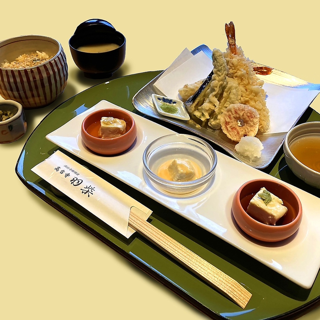 その日の気分に合わせてお好きなお食事を、ごゆっくりとお楽しみください。