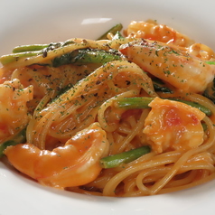 エビとほうれん草のトマトクリームパスタ