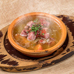 馬スモークタンのアヒージョ