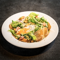 いぶりがっこの温玉シーザーサラダ