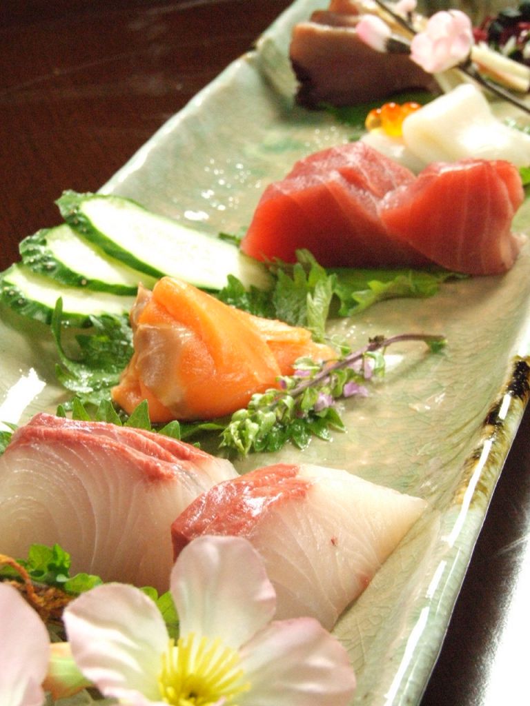 市場直送の新鮮なお魚は料理長自ら買い付け！厳選された食材たち…