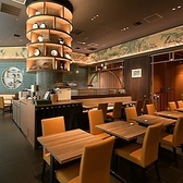 虎ノ門ヒルズ森タワー4Fに店を構える当店では、香港で研鑽を積んだ料理長が手掛ける、広東料理をベースにした創作中華料理をご提供しています。多彩な中国菜をコースでもアラカルトでもお楽しみいただけます。