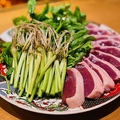 料理メニュー写真&nbsp;せり鍋　　合鴨ロース肉　（一人前）
