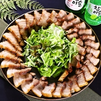 ブランド豚【桜王】を使用した料理を多数。