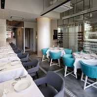 ゆったりとしたテーブル席もあり